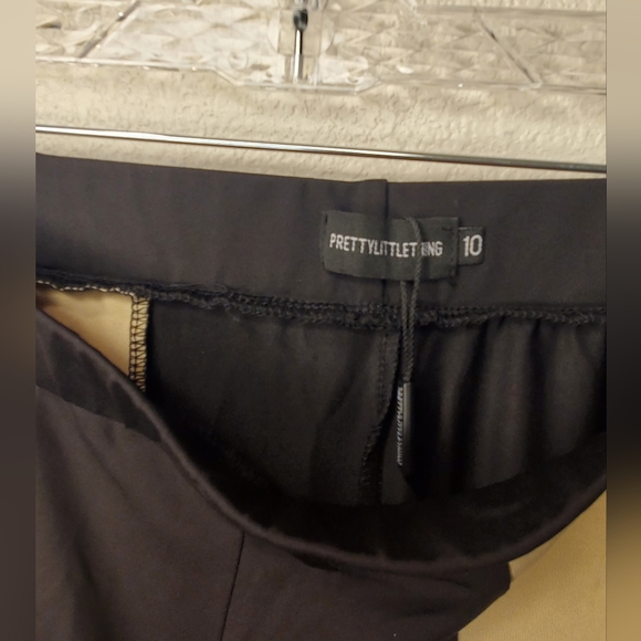 Pretty Little Thing Black Panel Long Sleeve Crop Top & Mesh Panel Gym Leggings - Picture 6 of 9